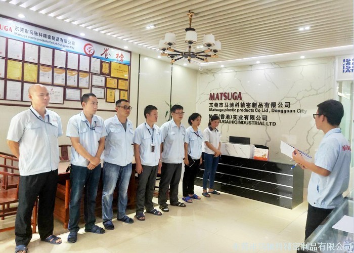 东莞市马驰科立式包胶注塑厂