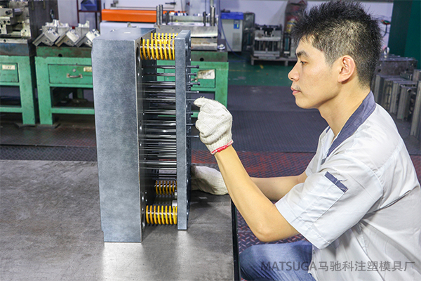 东莞市马驰科塑胶精密模具厂