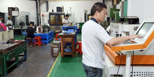 东莞市马驰科注塑模具厂