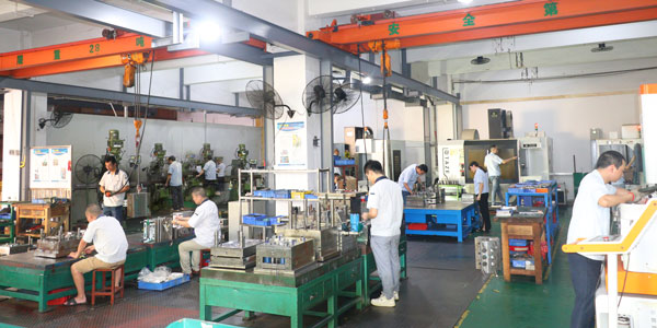 注塑模具厂在注塑模具装备的合理性配置
