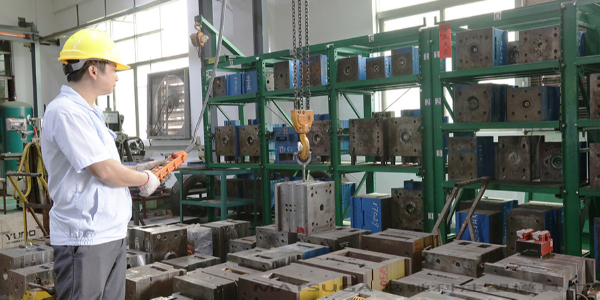 注塑模具厂该怎样选择塑胶模具制造的夹具呢？千万别不当回事