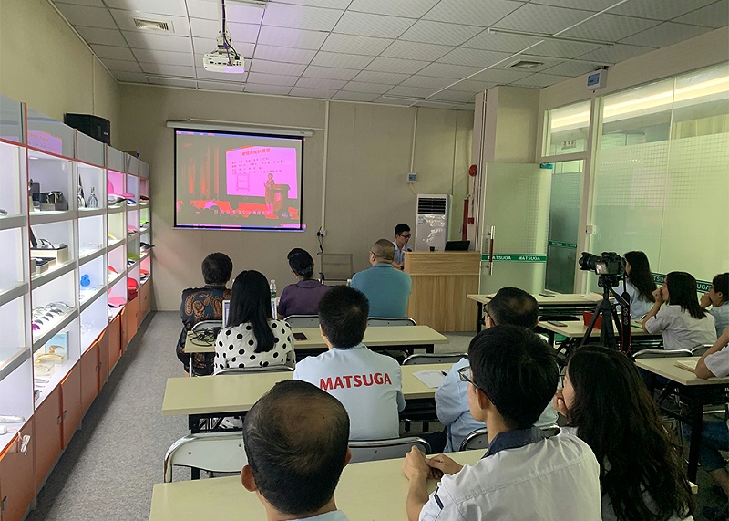 东莞市马驰科塑胶精密模具厂